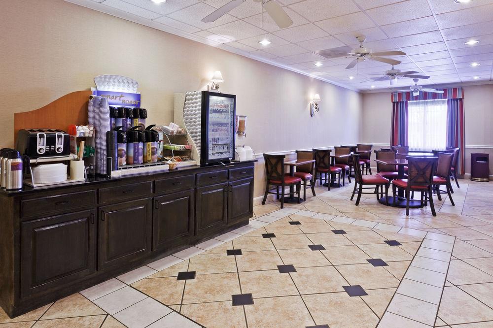 Holiday Inn Express Hotel & Suites Manchester Conference Center By Ihg Экстерьер фото