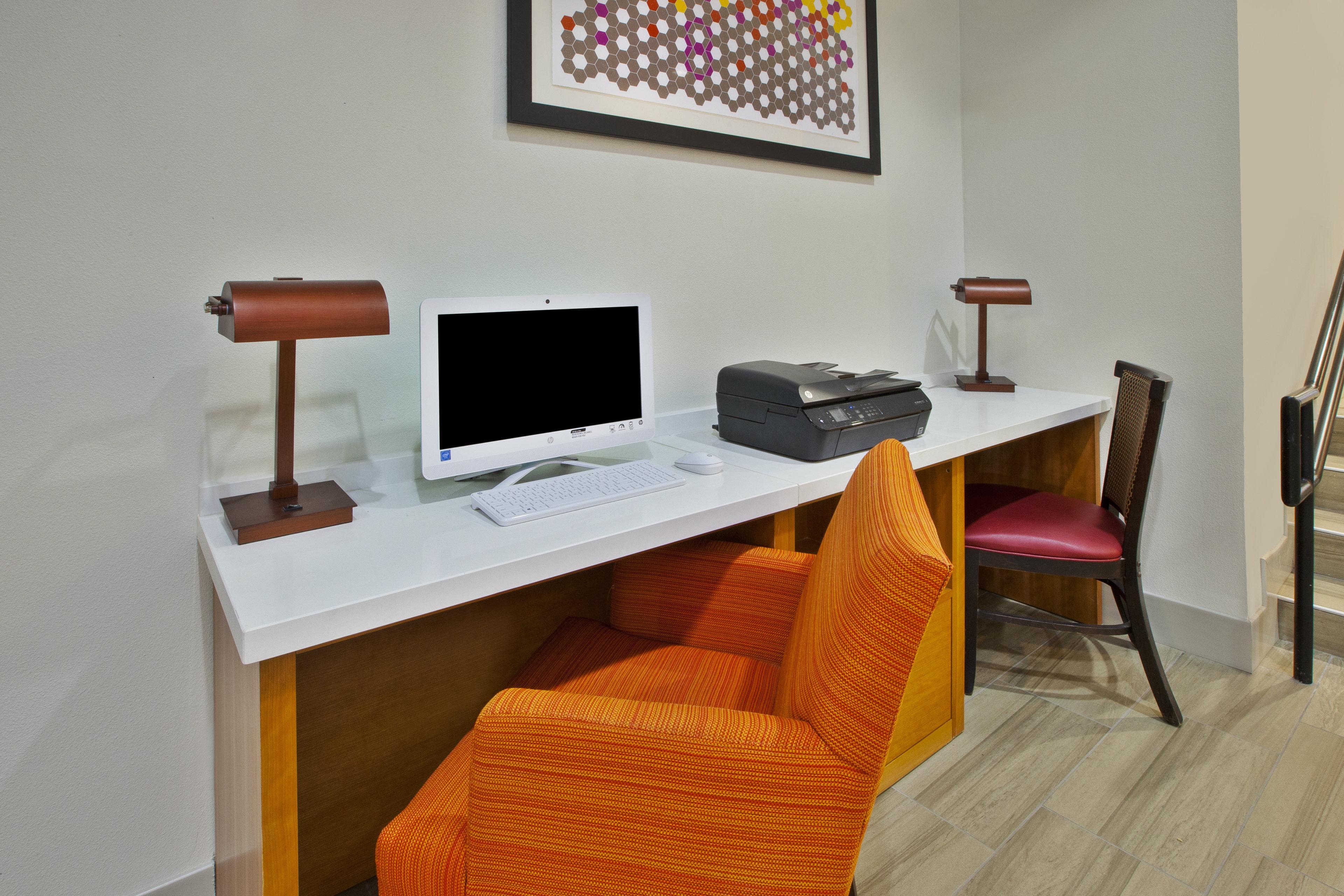 Holiday Inn Express Hotel & Suites Manchester Conference Center By Ihg Экстерьер фото