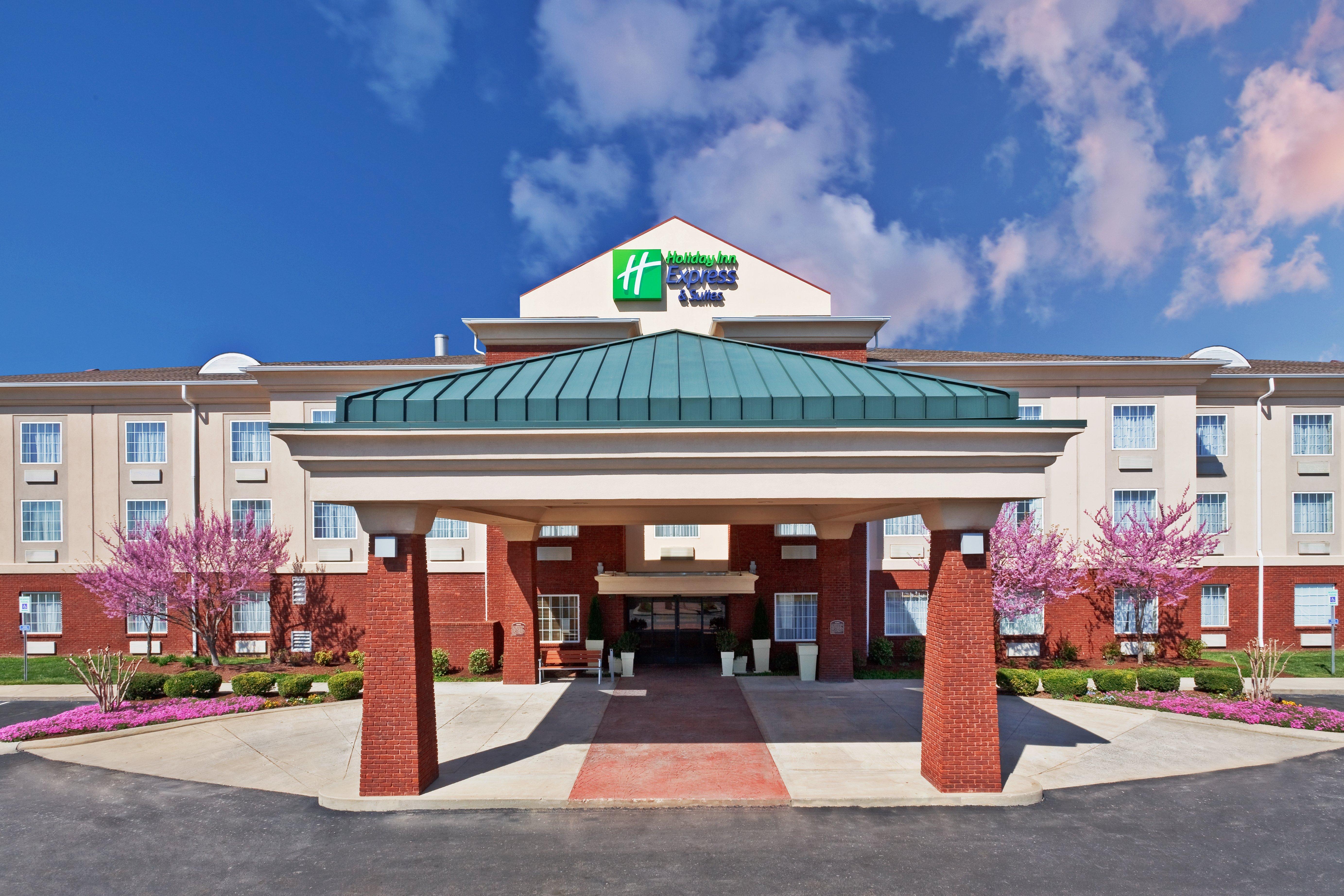 Holiday Inn Express Hotel & Suites Manchester Conference Center By Ihg Экстерьер фото