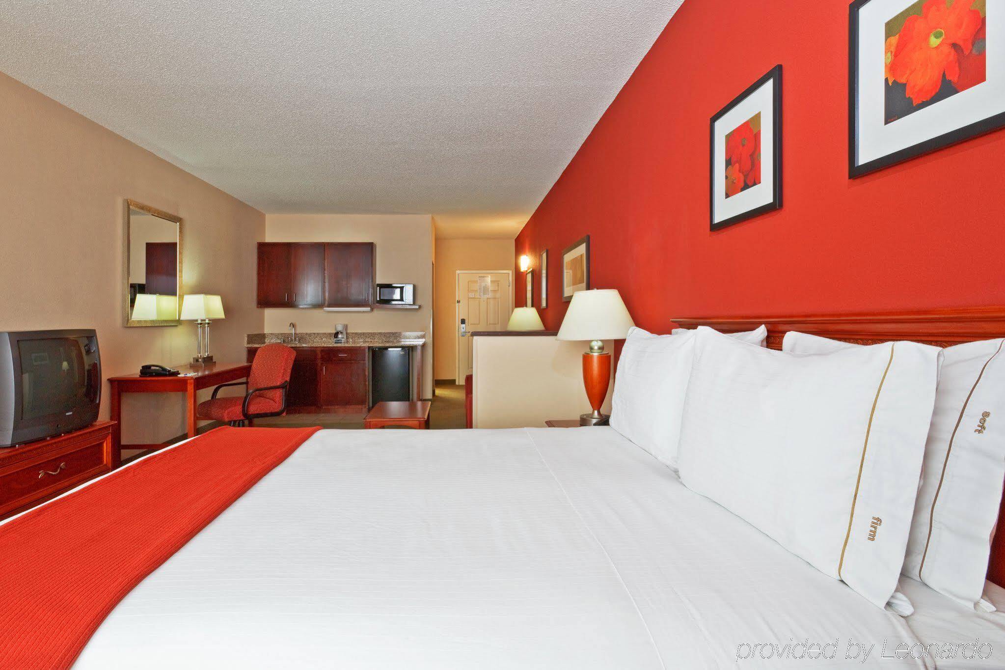 Holiday Inn Express Hotel & Suites Manchester Conference Center By Ihg Экстерьер фото